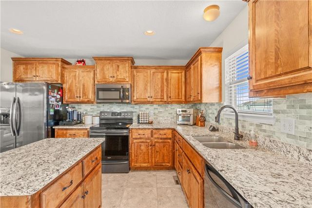 1402 SW 9th Terrace, Oak Grove, MO 64075