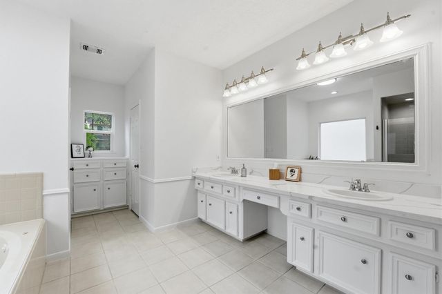 29 Tanager Trail, The Woodlands, TX 77381