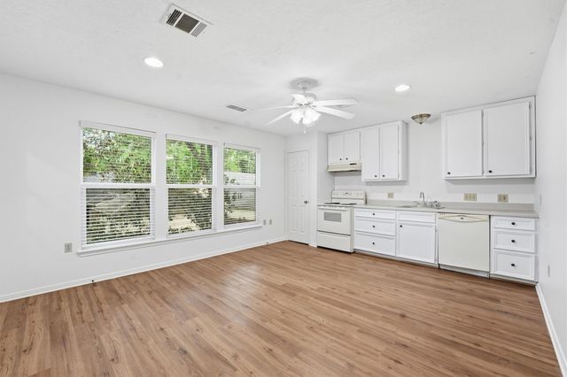 29 Tanager Trail, The Woodlands, TX 77381