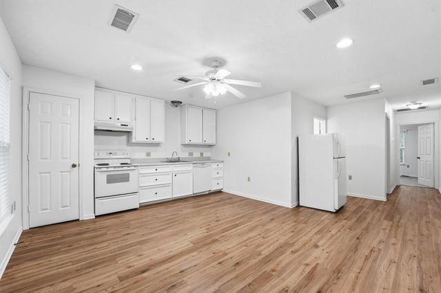 29 Tanager Trail, The Woodlands, TX 77381