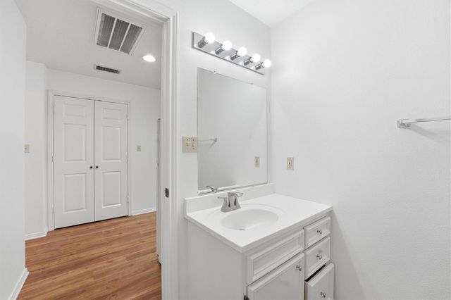 29 Tanager Trail, The Woodlands, TX 77381