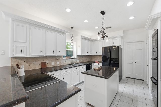 29 Tanager Trail, The Woodlands, TX 77381