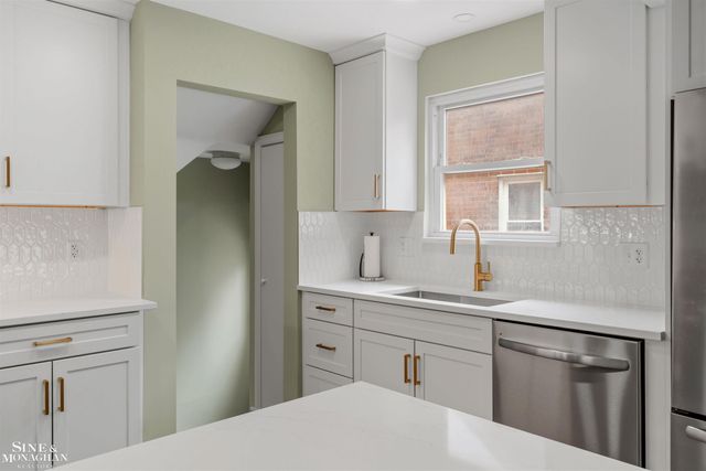 1602 Anita Avenue, Grosse Pointe Woods, MI 48236