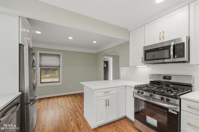 1602 Anita Avenue, Grosse Pointe Woods, MI 48236