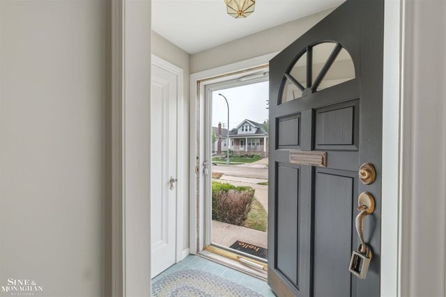 1602 Anita Avenue, Grosse Pointe Woods, MI 48236