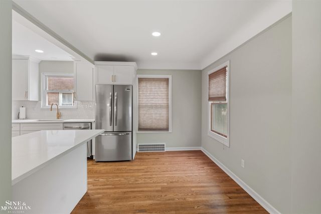 1602 Anita Avenue, Grosse Pointe Woods, MI 48236