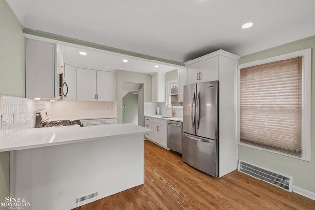 1602 Anita Avenue, Grosse Pointe Woods, MI 48236