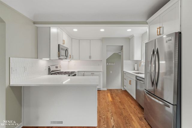 1602 Anita Avenue, Grosse Pointe Woods, MI 48236