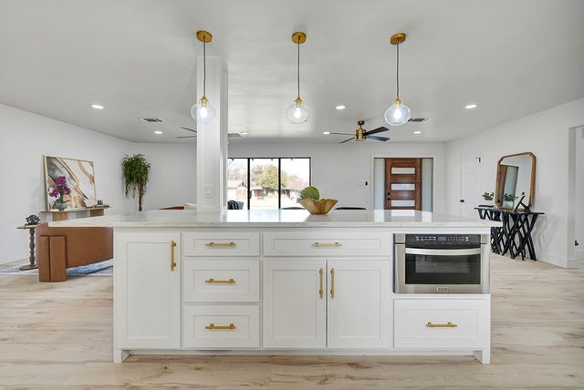 2001 Country Club Dr, Midland, TX 79701