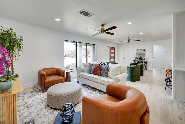 2001 Country Club Dr, Midland, TX 79701