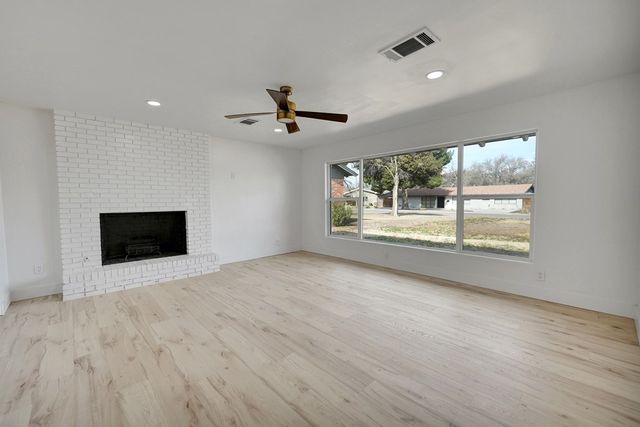 2001 Country Club Dr, Midland, TX 79701