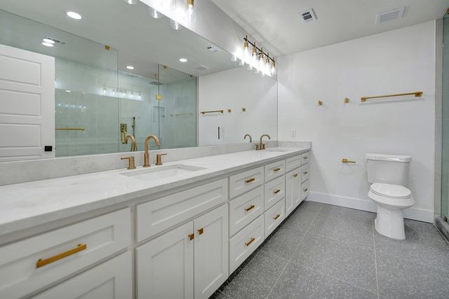 2001 Country Club Dr, Midland, TX 79701