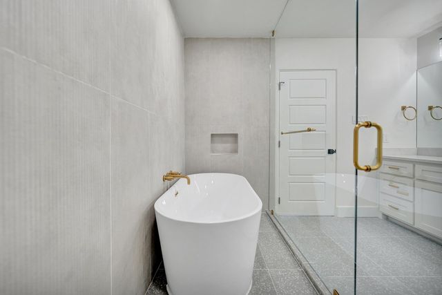 2001 Country Club Dr, Midland, TX 79701