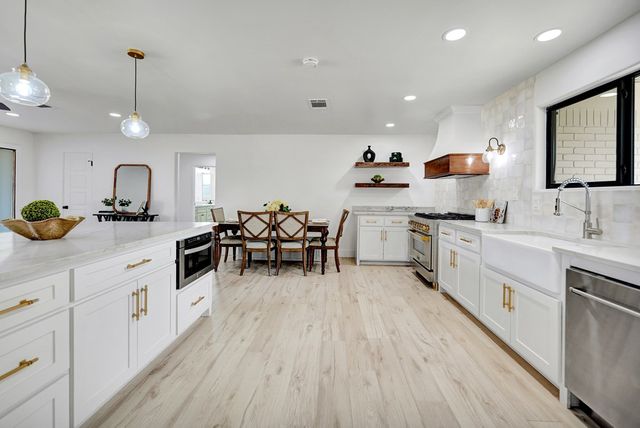 2001 Country Club Dr, Midland, TX 79701