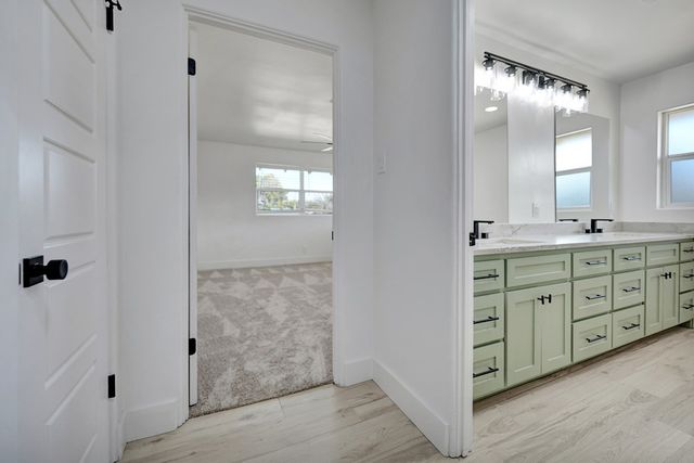 2001 Country Club Dr, Midland, TX 79701