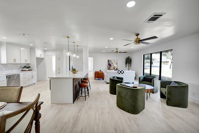 2001 Country Club Dr, Midland, TX 79701