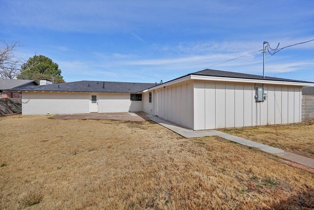 2001 Country Club Dr, Midland, TX 79701