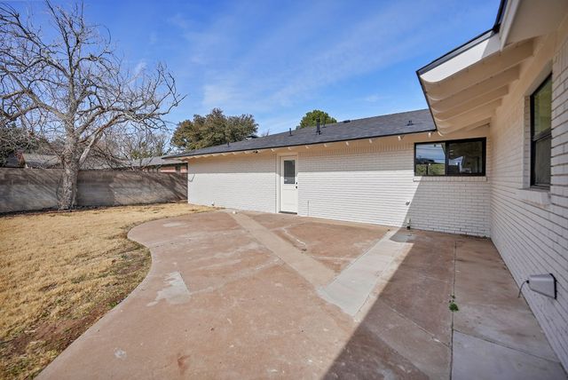 2001 Country Club Dr, Midland, TX 79701