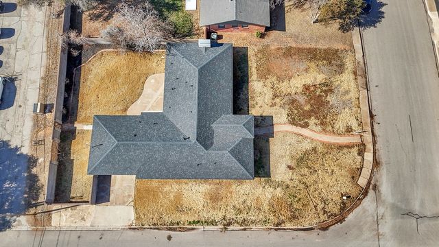 2001 Country Club Dr, Midland, TX 79701