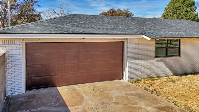 2001 Country Club Dr, Midland, TX 79701
