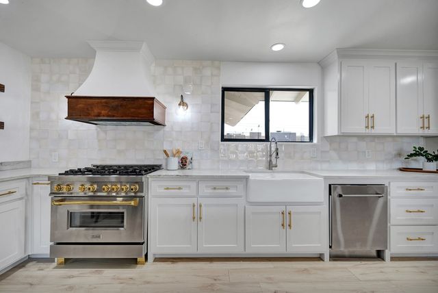 2001 Country Club Dr, Midland, TX 79701