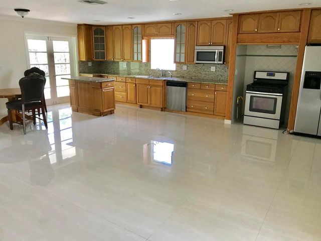 11 NE 17th Avenue, Pompano Beach, FL 33060