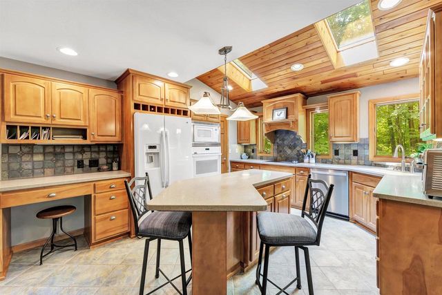 N2146 FOX RIDGE LANE, New London, WI 54961