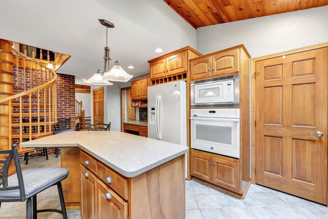 N2146 FOX RIDGE LANE, New London, WI 54961