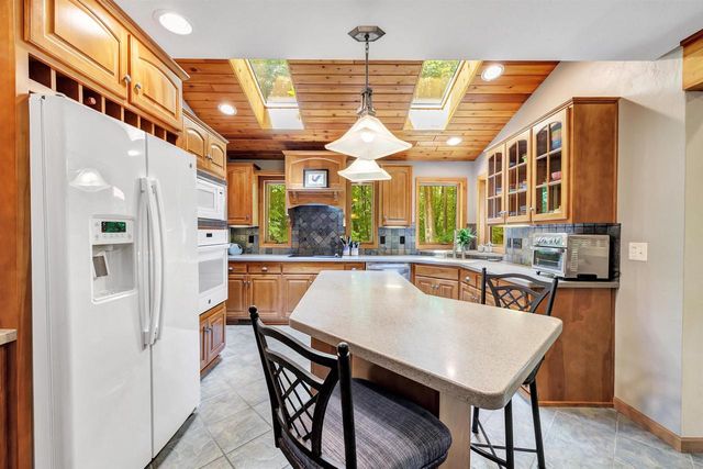N2146 FOX RIDGE LANE, New London, WI 54961
