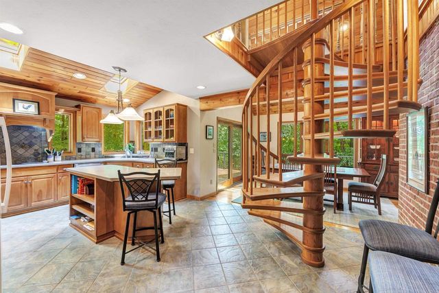 N2146 FOX RIDGE LANE, New London, WI 54961
