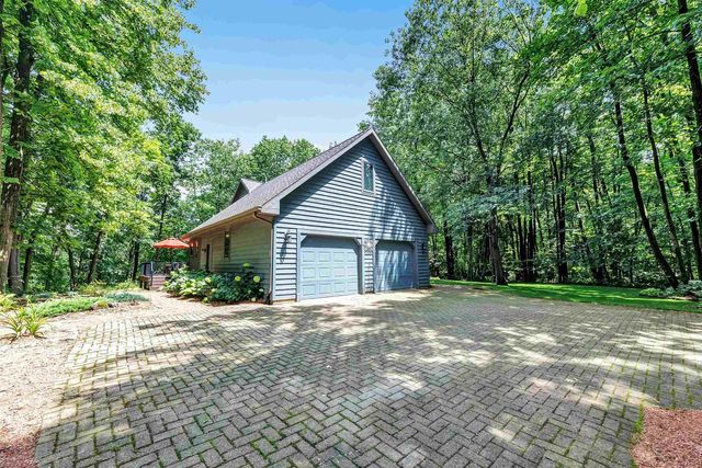 N2146 FOX RIDGE LANE, New London, WI 54961