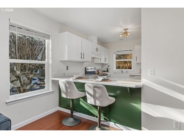 1687 Se LINN St, Portland, OR 97202