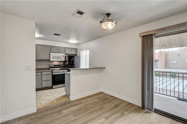 5404 River Glen Drive 362, Las Vegas, NV 89103