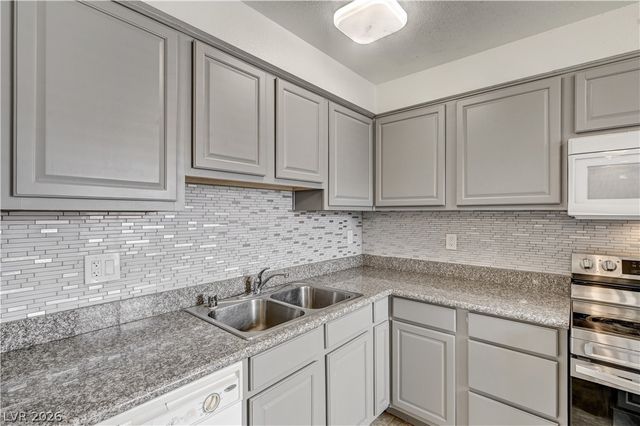 5404 River Glen Drive 362, Las Vegas, NV 89103