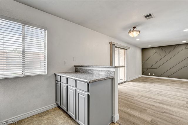 5404 River Glen Drive 362, Las Vegas, NV 89103