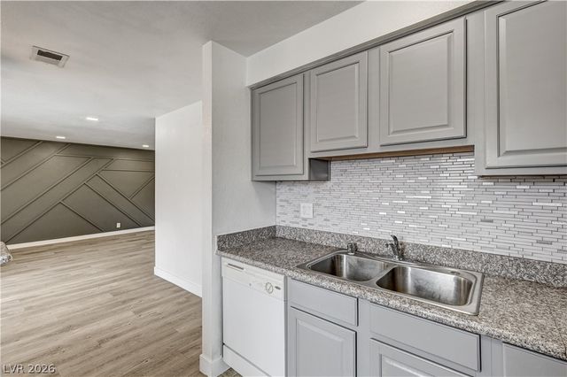 5404 River Glen Drive 362, Las Vegas, NV 89103