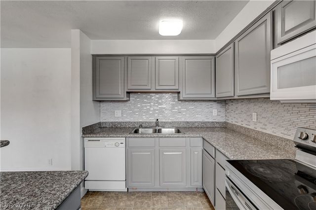 5404 River Glen Drive 362, Las Vegas, NV 89103