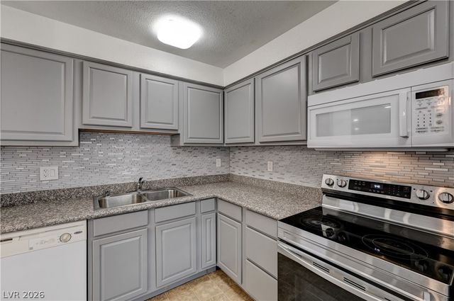 5404 River Glen Drive 362, Las Vegas, NV 89103