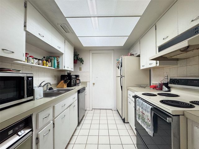 5885 WINDHOVER DRIVE 4E, Orlando, FL 32819