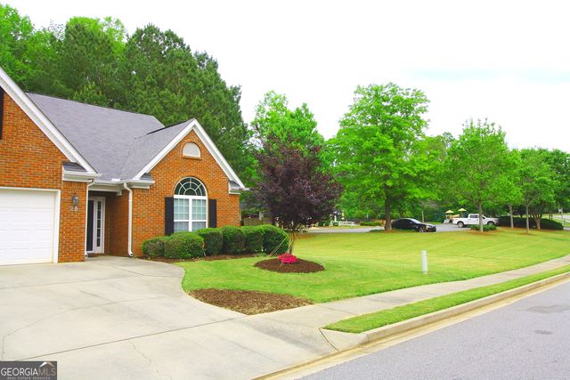25 Pacific Avenue, Sharpsburg, GA 30277