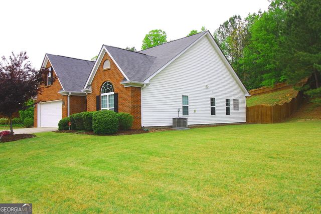25 Pacific Avenue, Sharpsburg, GA 30277