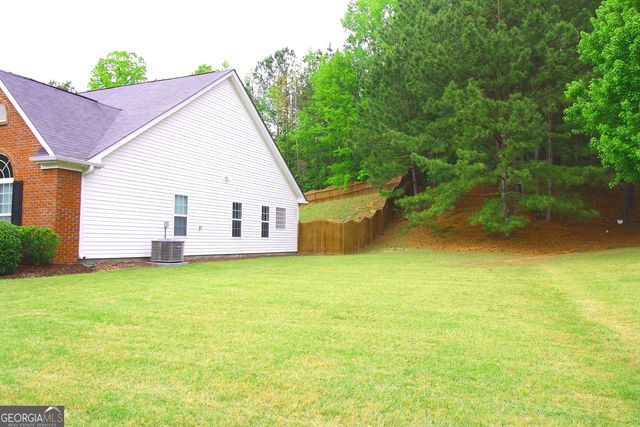 25 Pacific Avenue, Sharpsburg, GA 30277