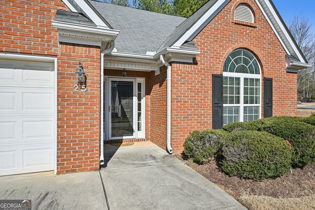 25 Pacific Avenue, Sharpsburg, GA 30277