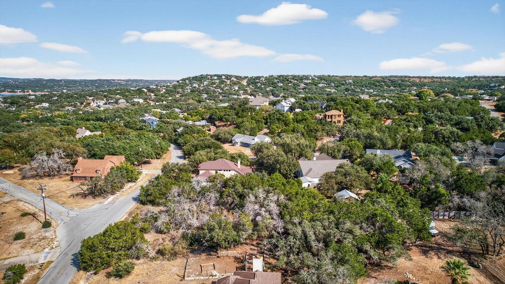 401 Cargill DR, Spicewood, TX 78669