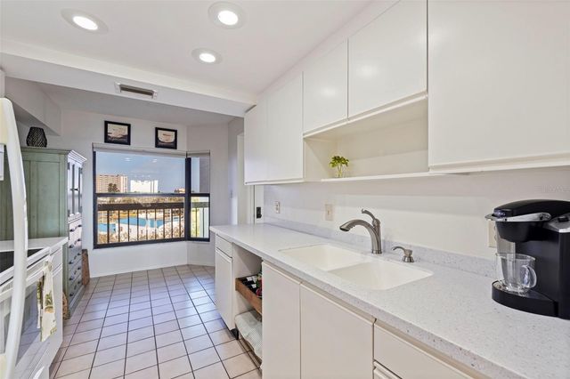 1320 PASADENA AVENUE S 605, South Pasadena, FL 33707