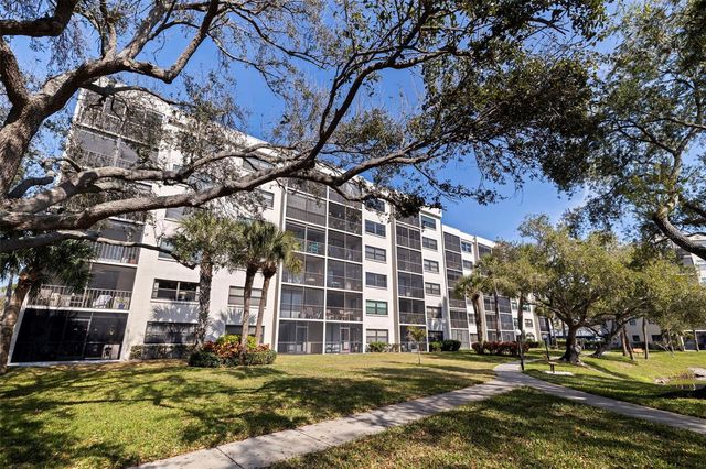 1320 PASADENA AVENUE S 605, South Pasadena, FL 33707