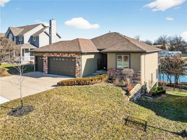 8315 Primrose Street, De Soto, KS 66018