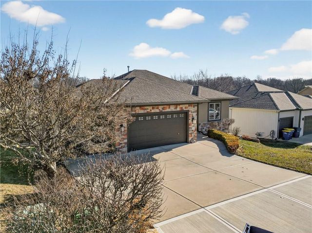 8315 Primrose Street, De Soto, KS 66018