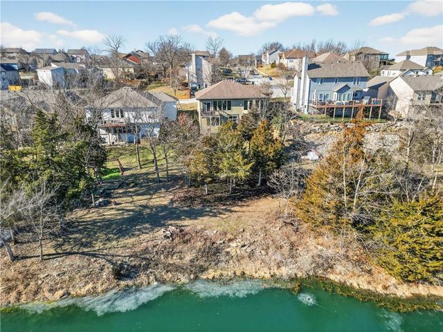 8315 Primrose Street, De Soto, KS 66018