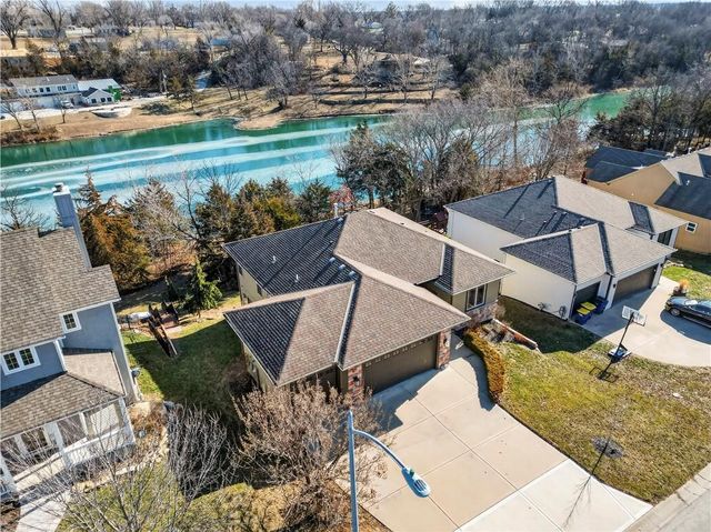 8315 Primrose Street, De Soto, KS 66018